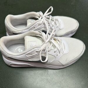 Women’s Nike tennis shoes